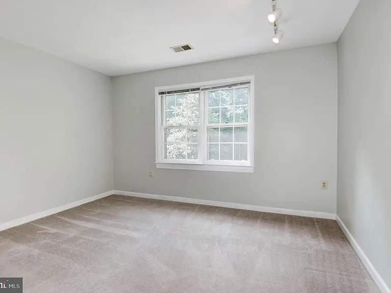 10322 Dunn Meadow Rd — Photo 33