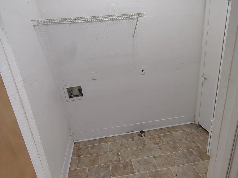 303 E Kenedy Ave — Photo 11