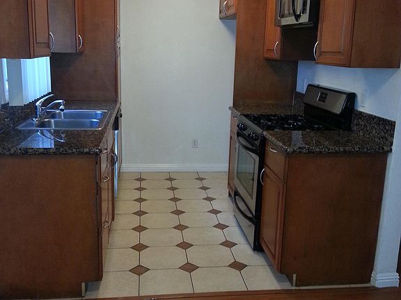 3rd image of 18600 Collins St APT 103