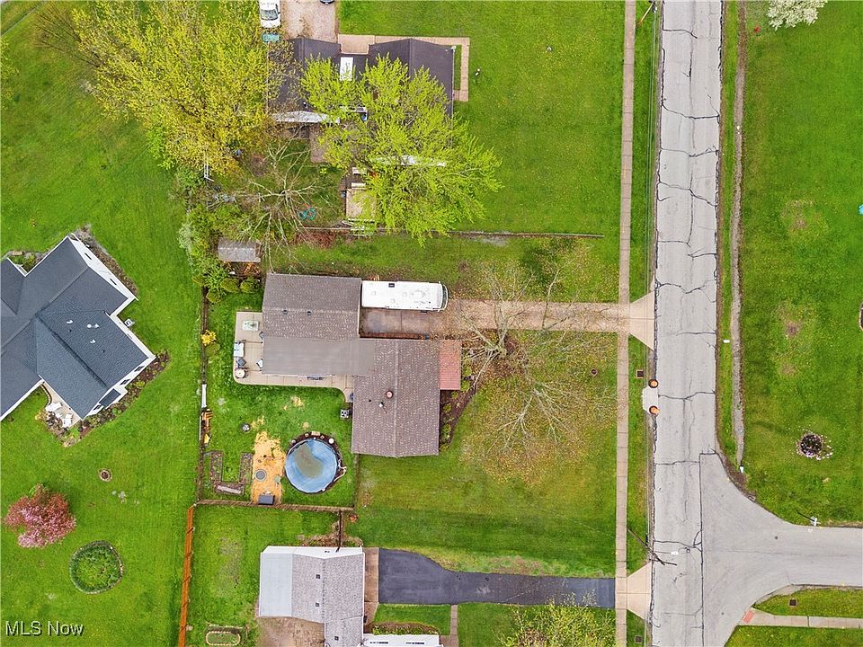 2nd image of 9878 Ridgewood Dr