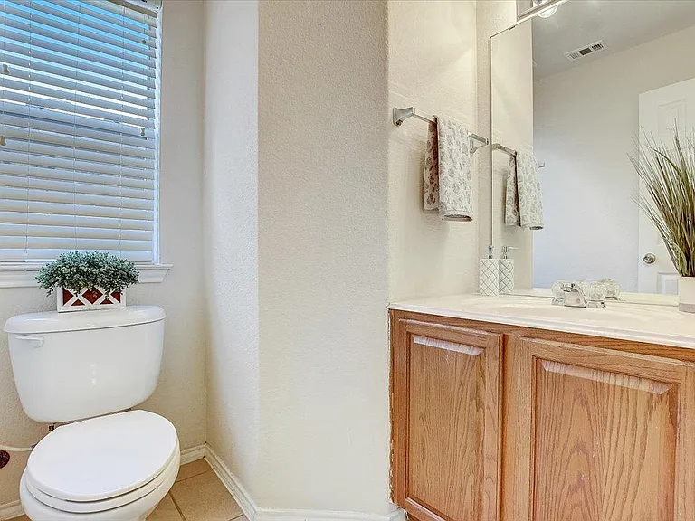 537 Golden Creek Dr — Photo 22