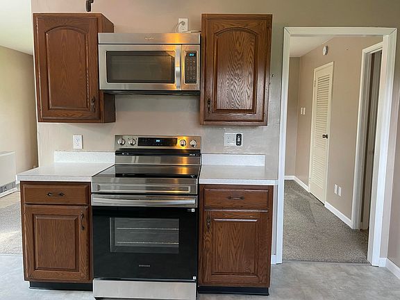 5th image of 19 Genesee Ln