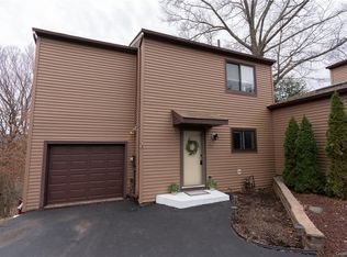 21 Hilltop Cir, Fishkill, NY 12524