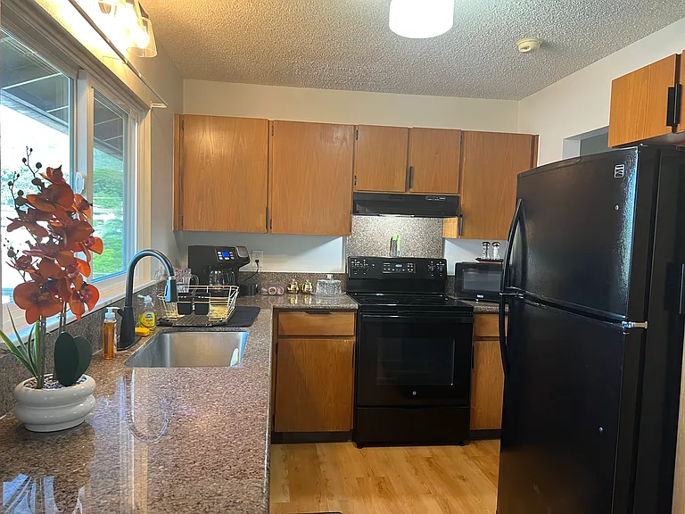 2836 Henry St #A — Photo 3