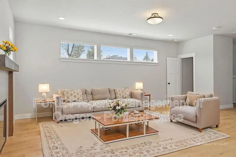 4 bed, 2.5 bath, 1902 sqft, $2,895 — Photo 1