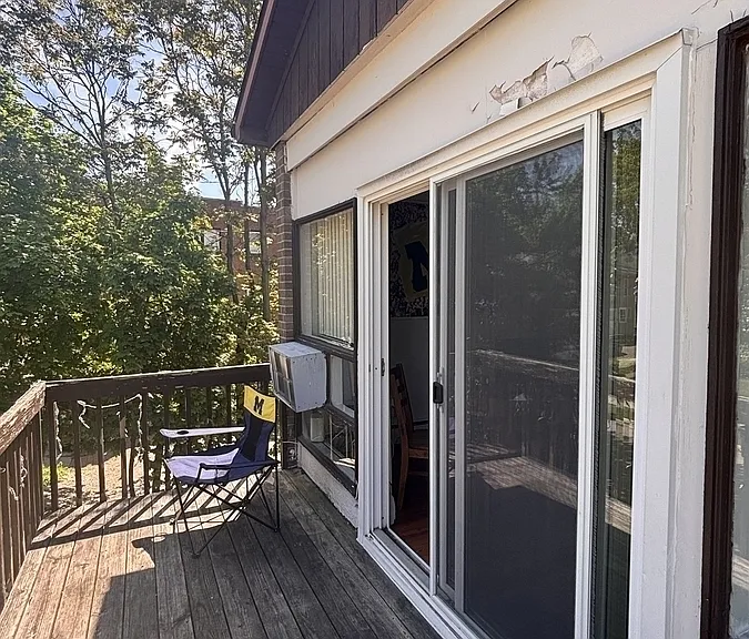 1026 Vaughn St — Photo 16