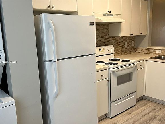 5th image of 2317 SE 24th Ave #2317