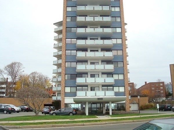 1st image of 300 Lynn Shore Dr APT 501