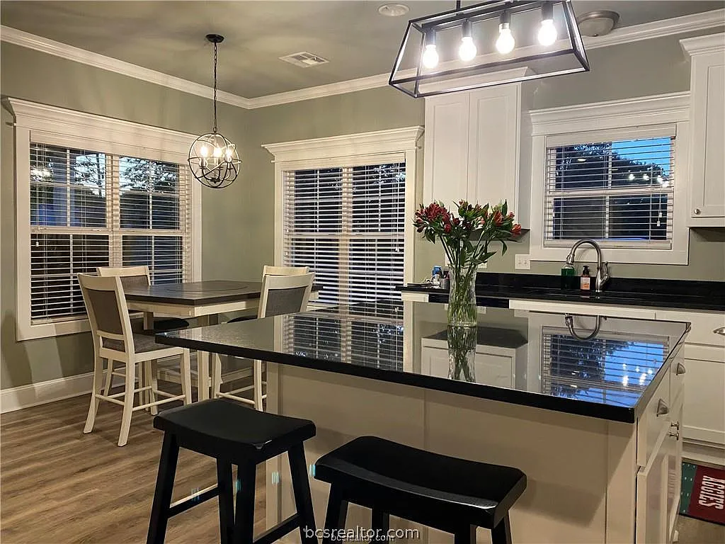 5 bed, 5.5 bath, 2224 sqft, $825 — Photo 3