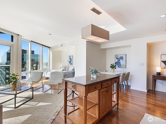 5th image of 500 106th Avenue NE #2609