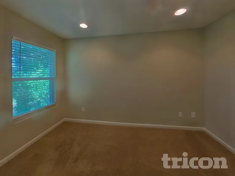 498 Auburn Oaks Rd E — Photo 5