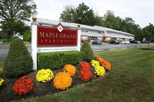 Maple Grand Photo 1