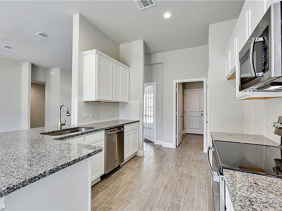 5th image of 3703 Constitution Dr