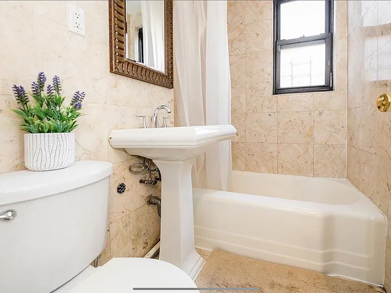 210 E 47th St #6J — Photo 5
