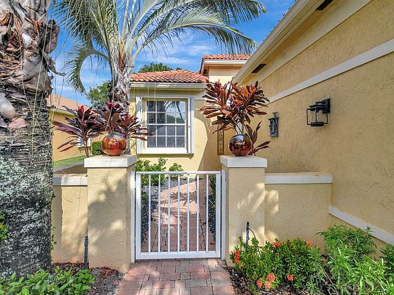 3rd image of 15542 Fiorenza Circle