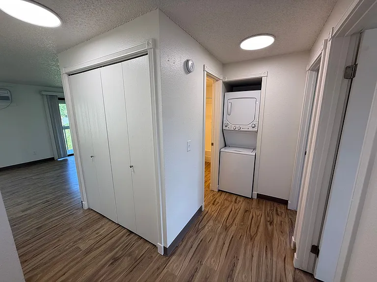 Ironwood Court Apartments — Photo 10