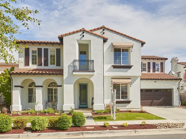 2420 Club Dr, Gilroy, CA 95020