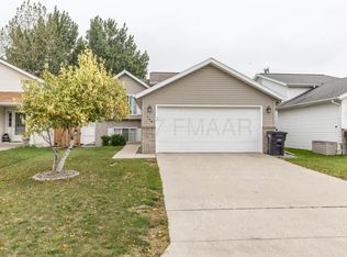 764 50th St S, Fargo, ND 58103