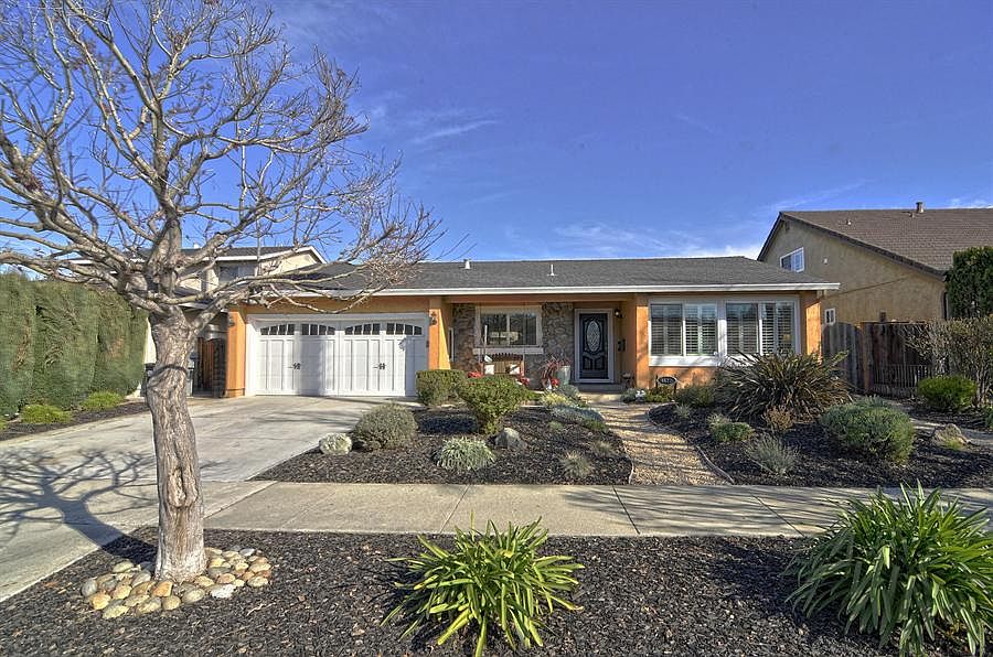 1st image of 4622 Calle De Farrar