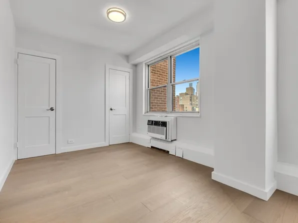 1175 York Avenue image 6 of 14