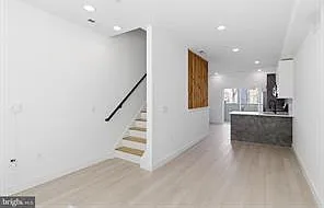 1005 W Orleans St — Photo 3