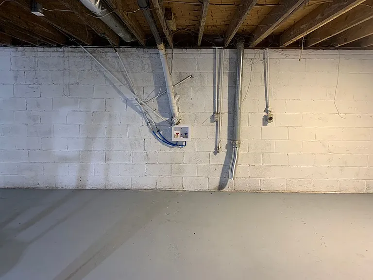 562 Granite St — Photo 14