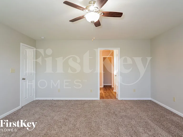 2217 Hampton Dr — Photo 10
