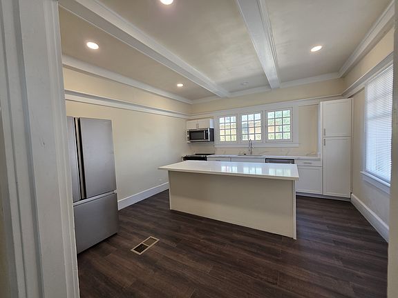 5th image of 833 N 4th Ave
