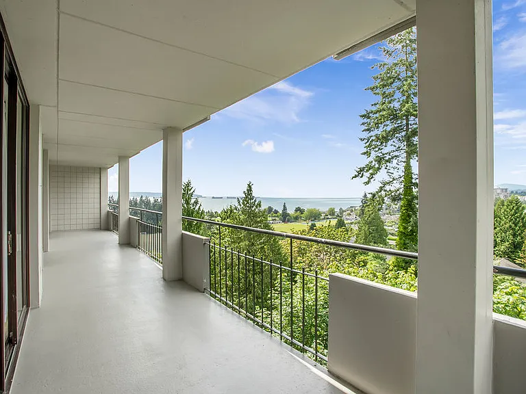 935 Marine Dr — Photo 12