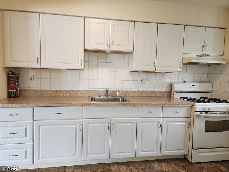 19 Grove St #B — Photo 10