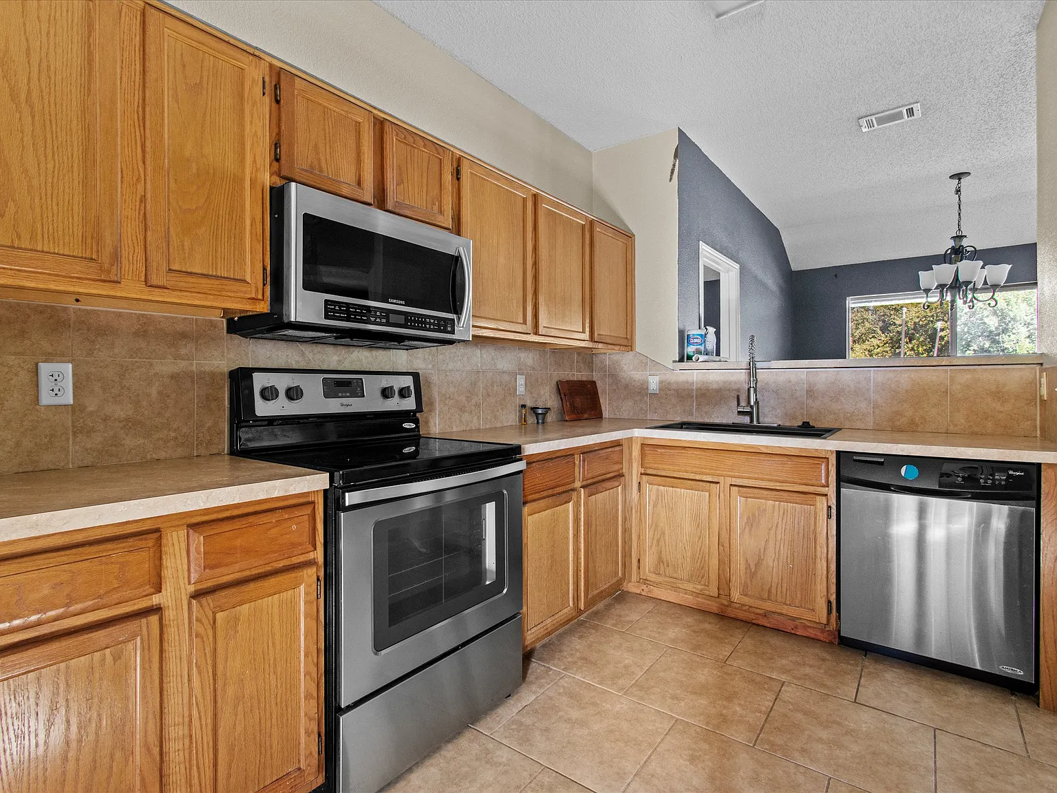 4 bed, 1587 sqft, $1,750 — Photo 4