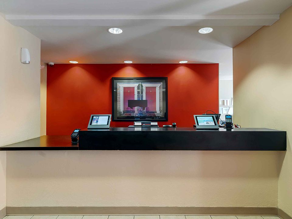 Lobby and Guest Check-in