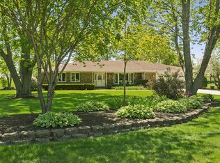 135 Hillcrest Ct, Barrington, IL 60010