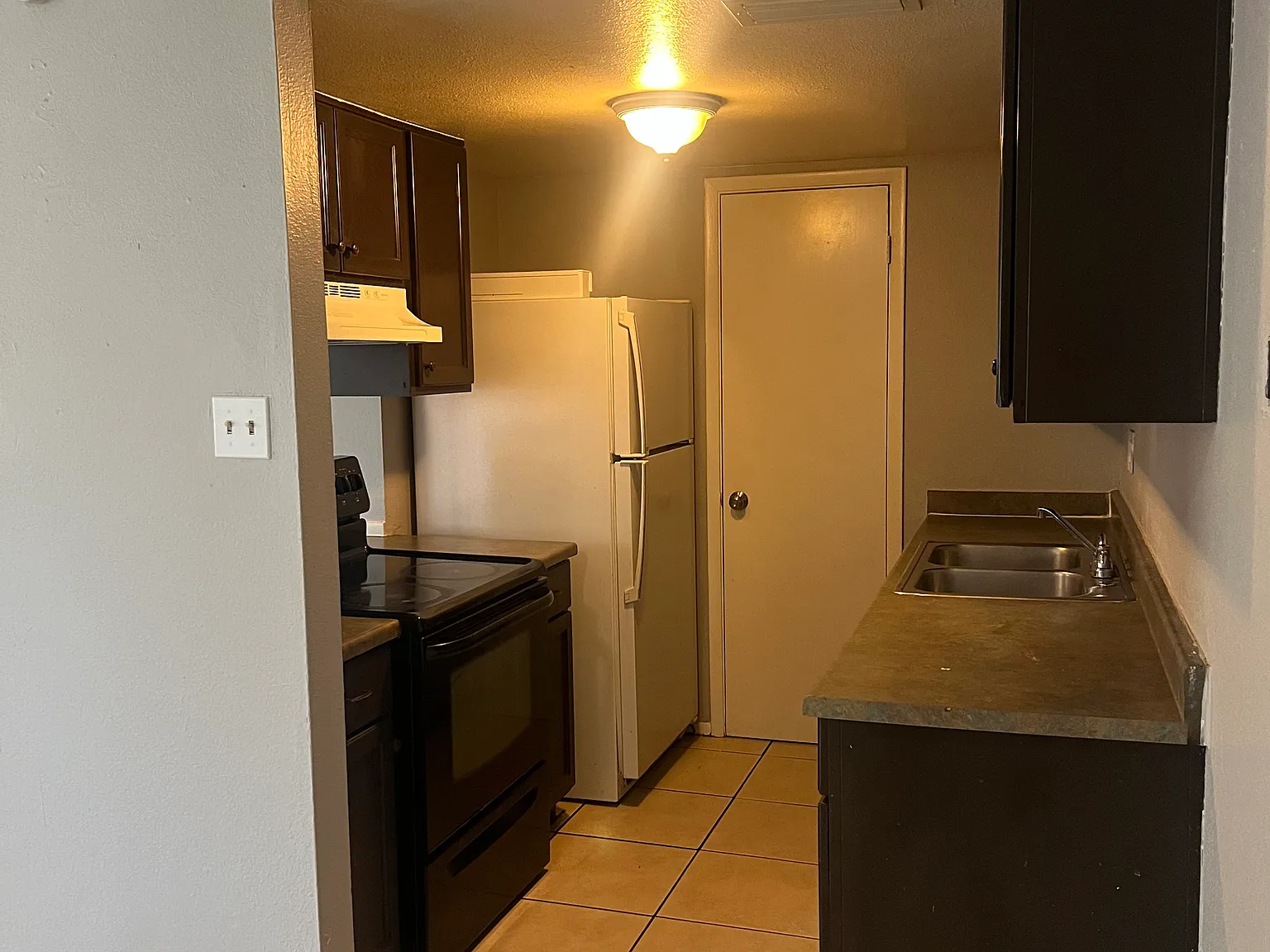 3 bed, 1005 sqft, $1,390 — Photo 4