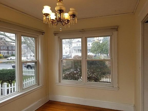3rd image of 59 W Elm Ave