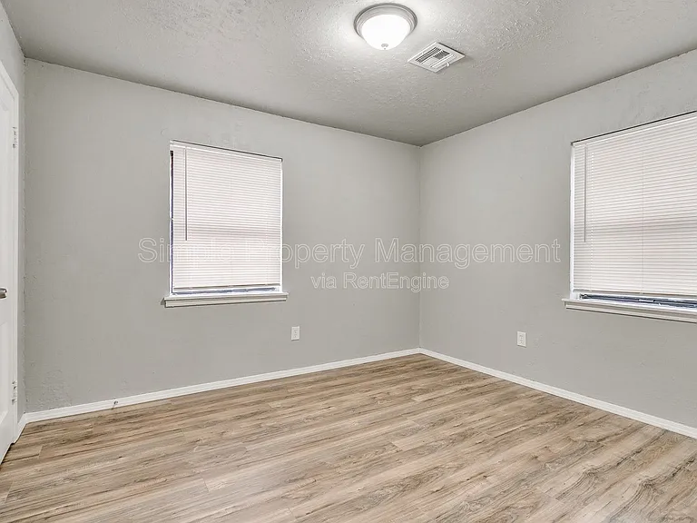 409 E Hill Dr — Photo 18