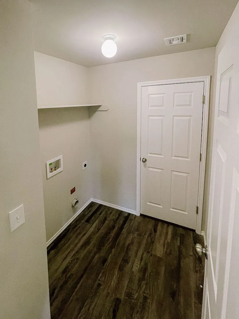 3-bedroom, 2-bath home in Yukon with a 2-car garage! — Photo 4