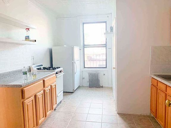 4th image of 95 Clay St APT 3R