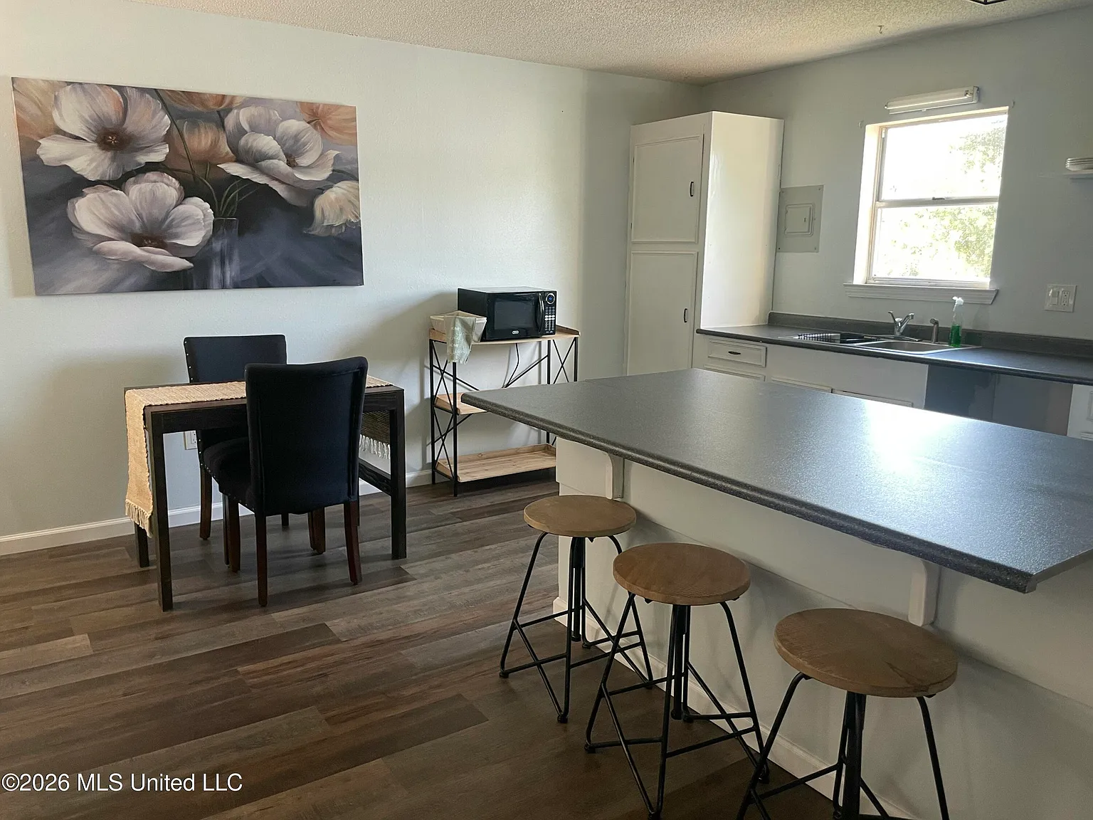1 bed, 1.0 bath, 1288 sqft, $1,350 — Photo 4