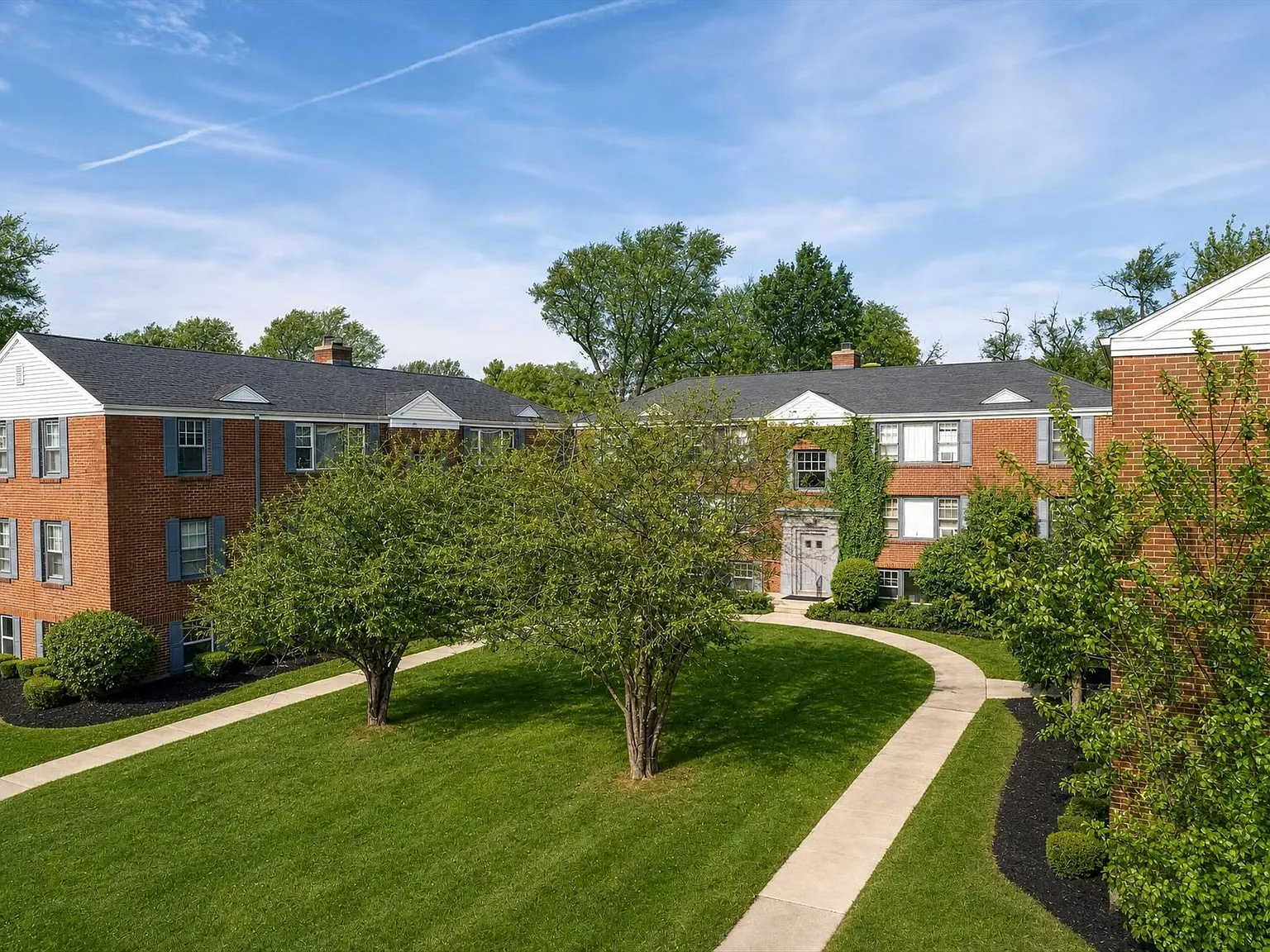 Highland View Apartments — Photo 1