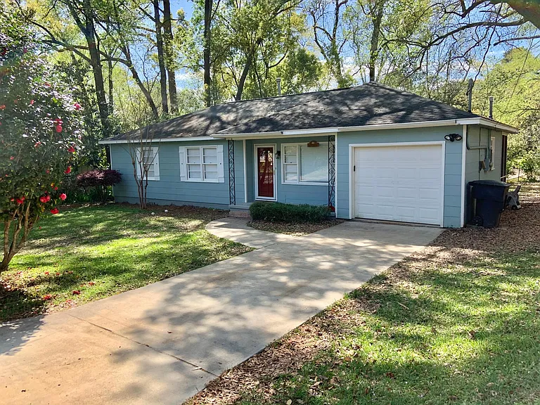 926 Carraway St — Photo 1