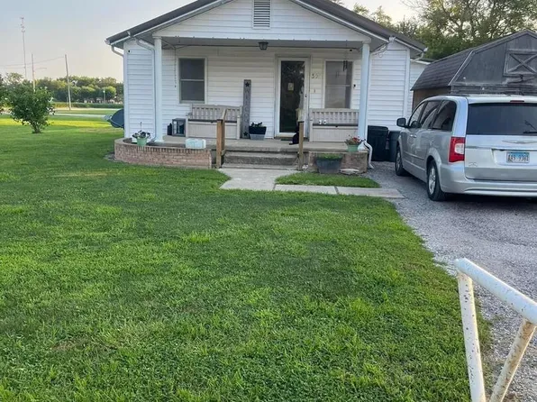 308 W Jefferson Ave, Patoka, IL 62875