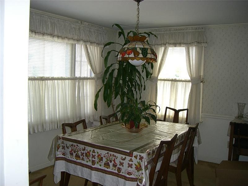 2nd image of 8 Carlin St