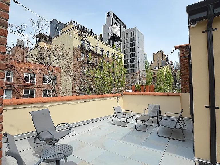 315 W 29th St #1B — Photo 8