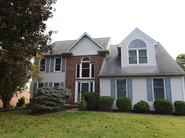 2505 Standardbred Dr, Lancaster, PA 17603