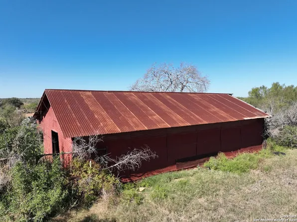 119 HIDDEN LN, Jourdanton, TX 78026