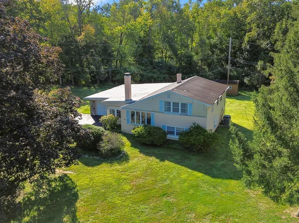 28 Elbow Ln, Lansdale, PA 19446