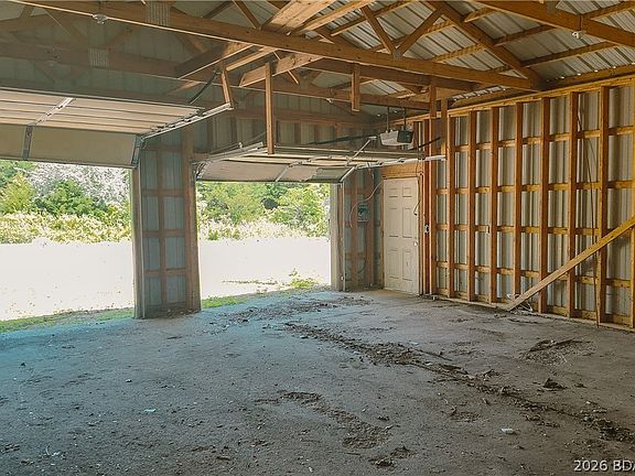 3rd image of 17880 Old Rd W
