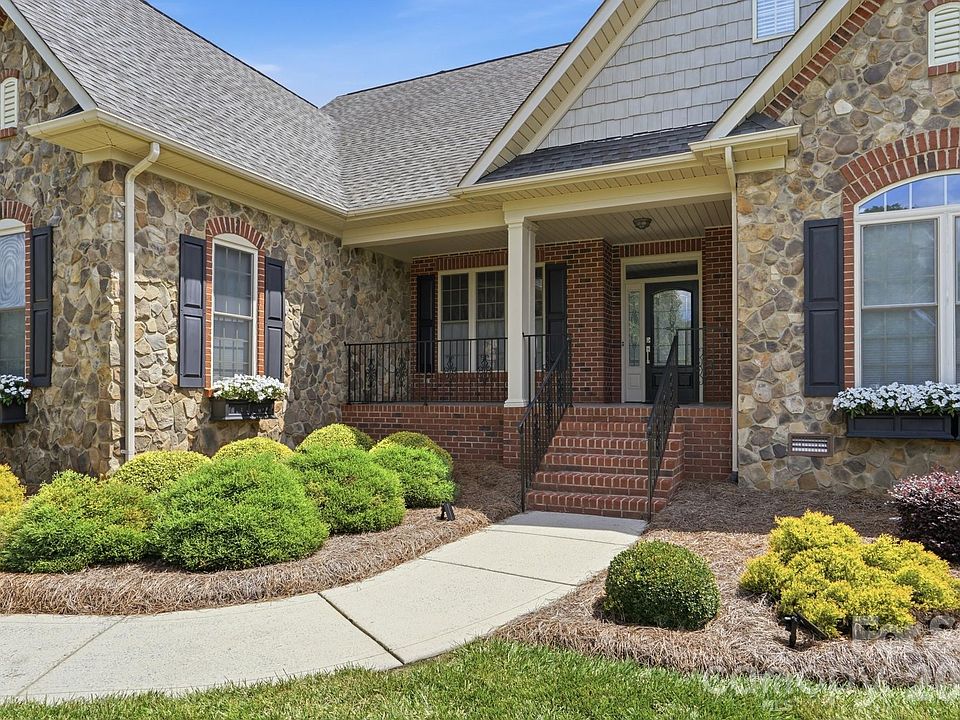 1st image of 2712 Smith Field Dr