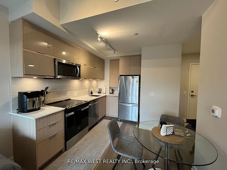 10 Deerlick Ct #202 — Photo 6